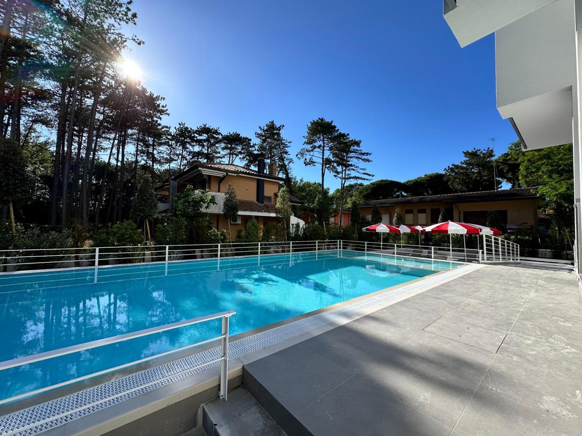 Nuovo Condominio Con Piscina E Garage Bibione Exterior foto