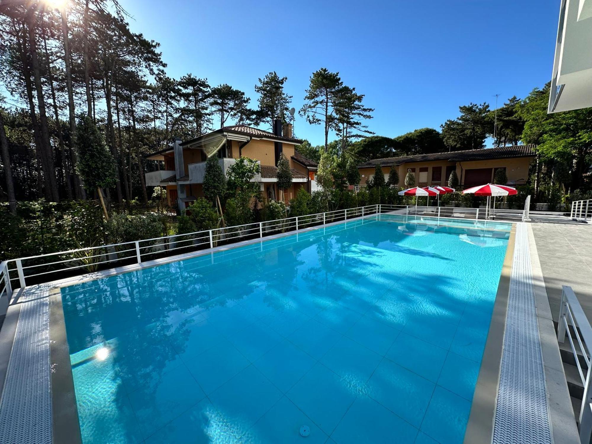 Nuovo Condominio Con Piscina E Garage Bibione Exterior foto